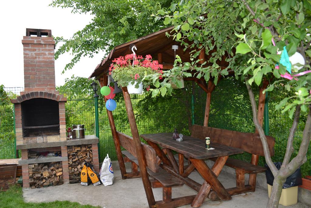 Happy Place - Casuta Galbena Domnesti  Exterior foto
